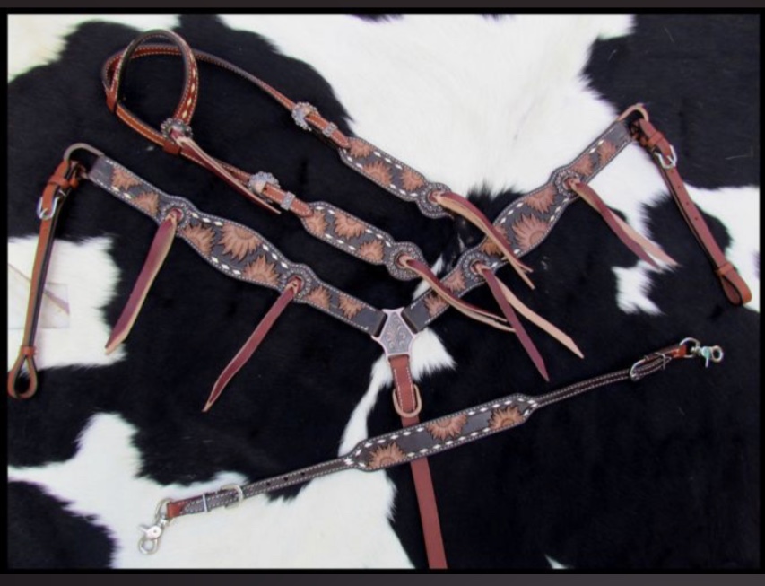 14207 Engraved Sunflower Leather Single Ear headstall and breastcollar set.